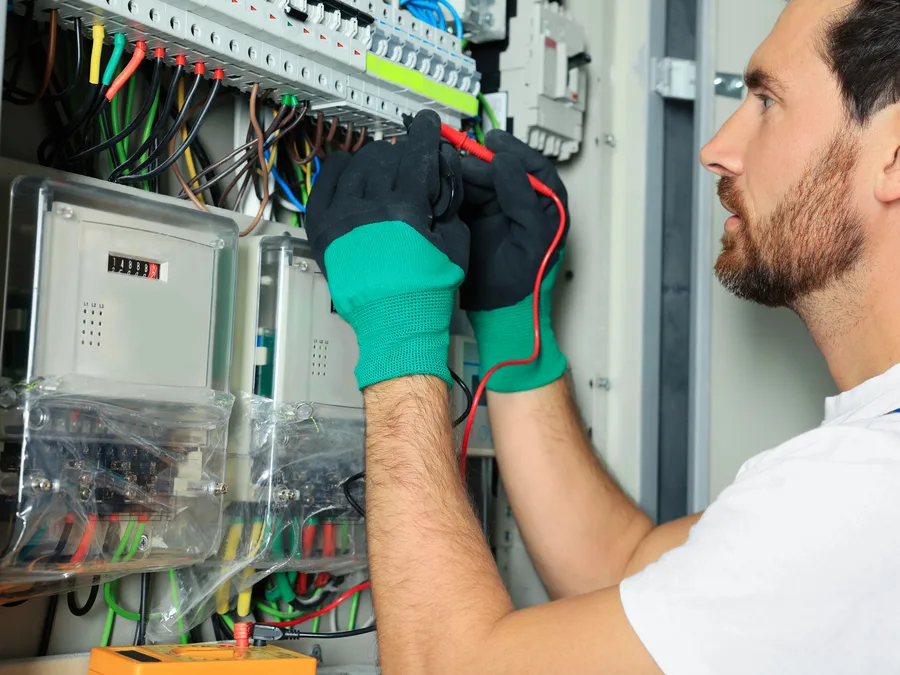 Dépannage électrique par un électricien à Paris